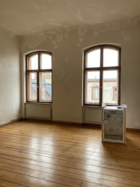 Dachgeschosswohnung: 2 Zimmer mit Dielen und Wannenbad — photo 1